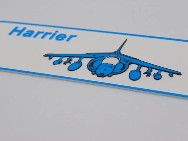 Marcapáginas con la silueta del avión AV-8B Harrier