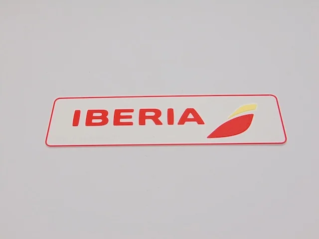 Marcapáginas con el logotipo de la aerolínea española Iberia con relieve.